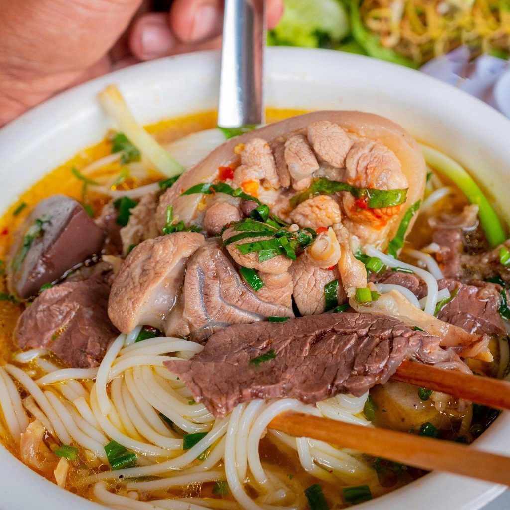 Bún Bò Không Tên - Tăng Bạt Hổ