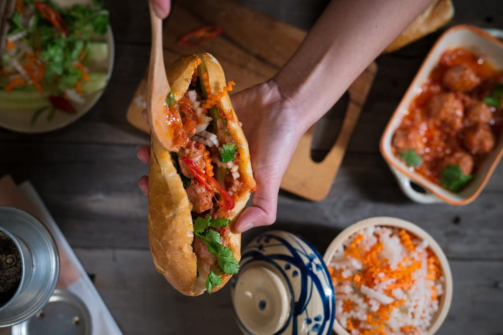 Bánh Mì Hồng Hoa - Nguyễn Trọng Tuyển
