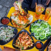 Bánh Ép Mắt Hí - Nguyễn Tất Thành