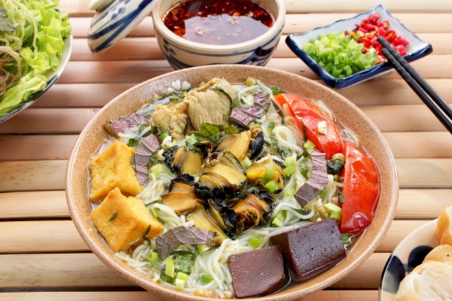 Ngõ Quán - Bún & Cơm Văn Phòng - Nguyễn Xiển