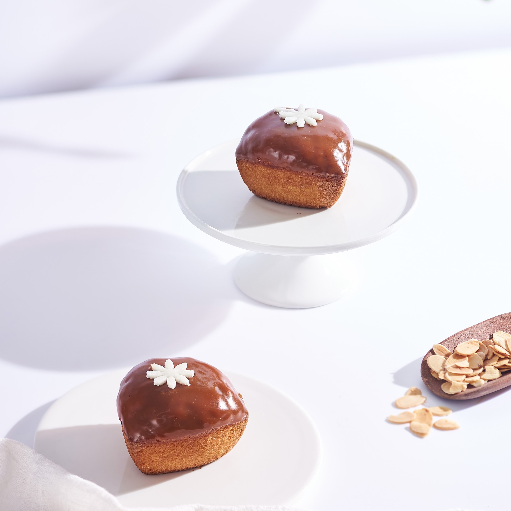 Starbucks Saigon Royal - Bến Vân Đồn