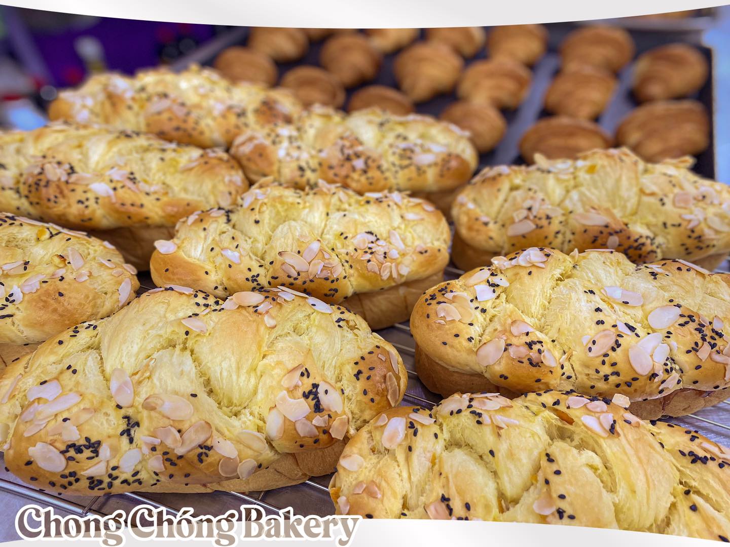 Chong Chóng Bakery - Hòa Hảo