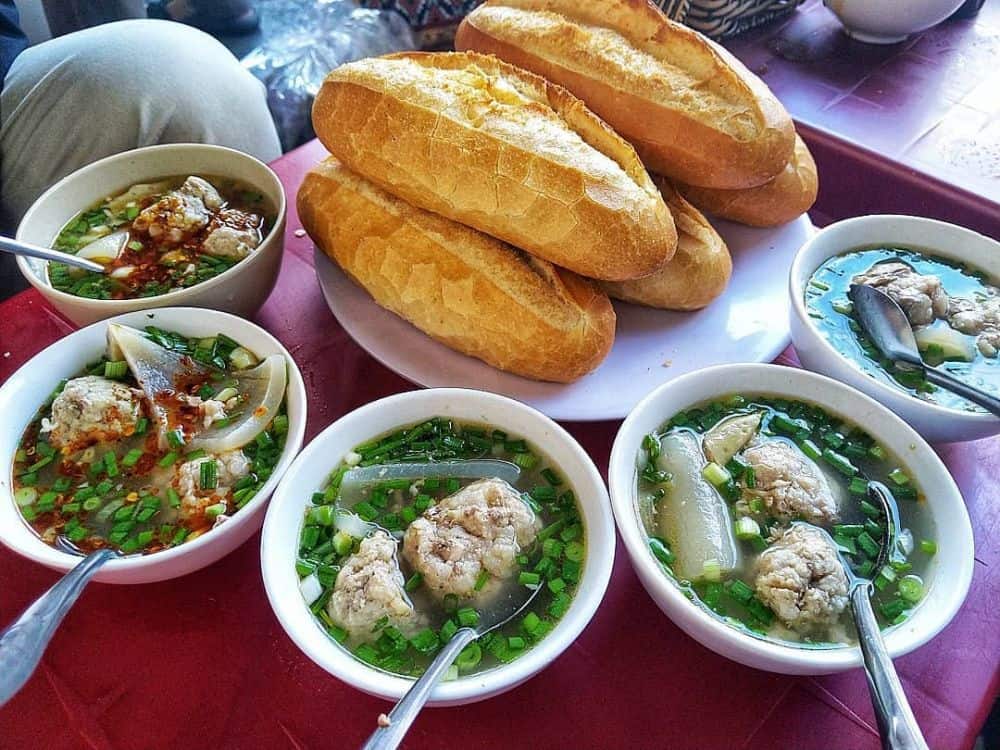 Bánh Mì Xíu Mại Chén Nha Trang - Võ Oanh