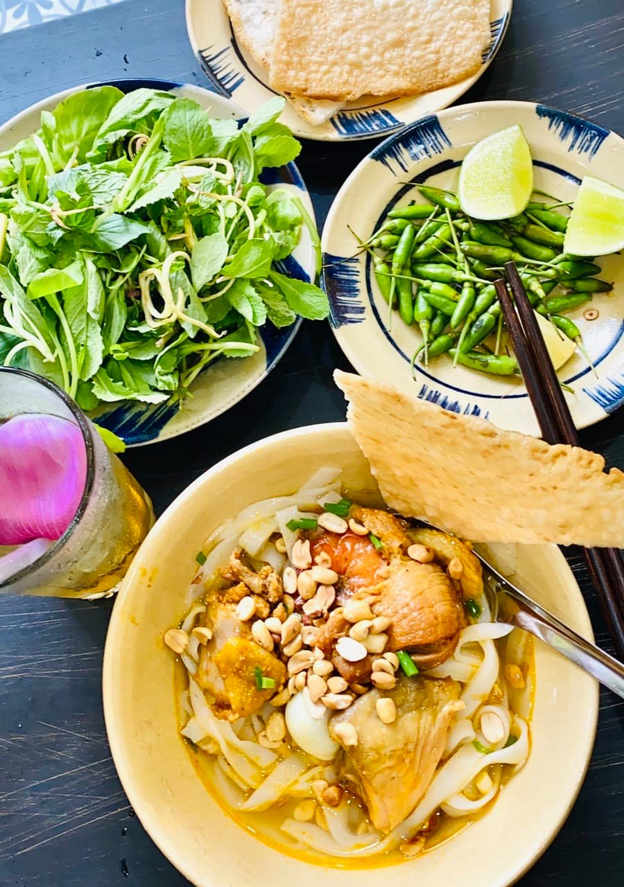 Mì Quảng Bà Tám - Cô Giang