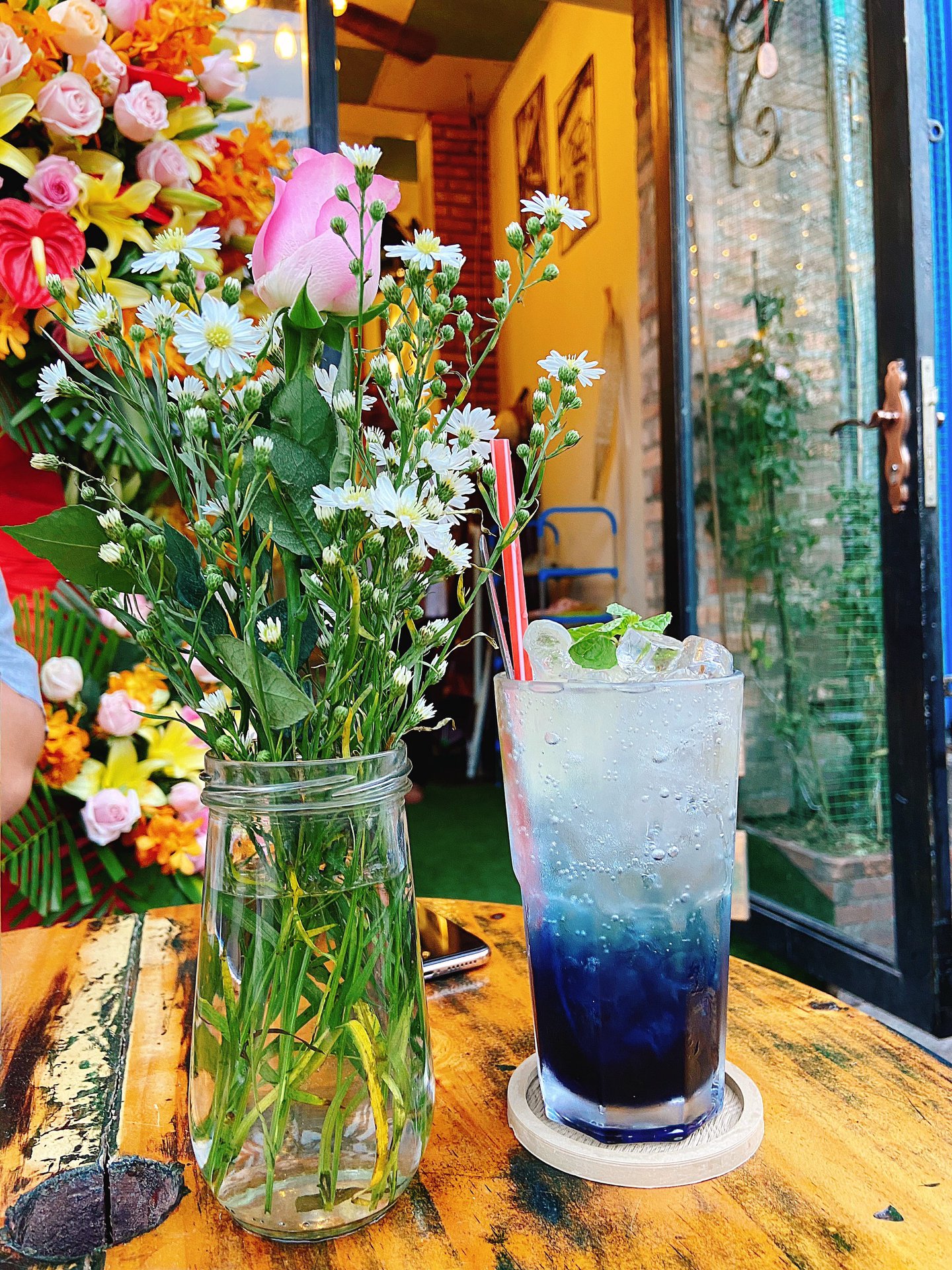 La Coffee & Flower - Kênh Tân Hoá