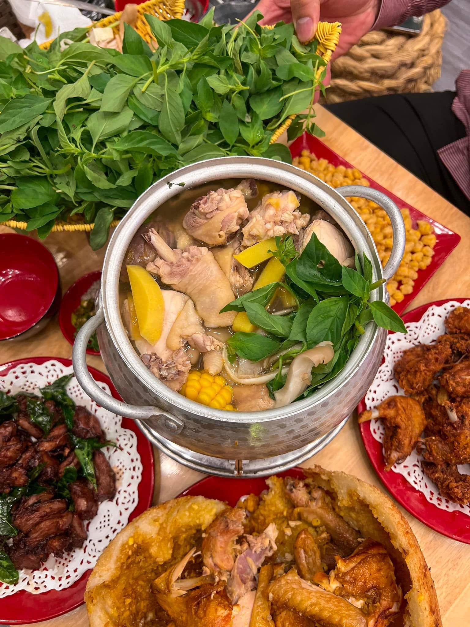 Lẩu 135 - Nguyễn Văn Tuyết
