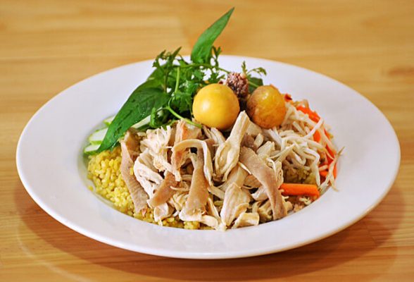 Cơm Gà Xé Lá Chanh Xứ Nẫu - Lý Phục Man