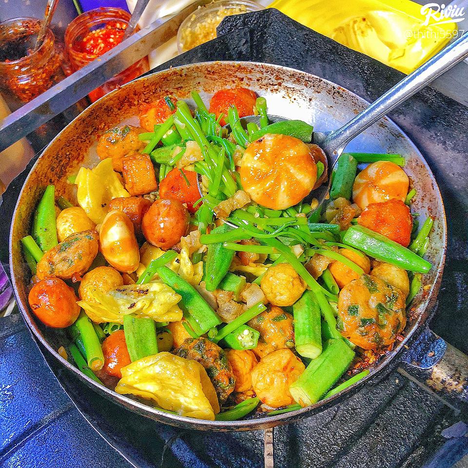 Ăn Vặt Bảo Ngọc - Mì Cay & Nem Chua Rán - Nguyễn Thị Định