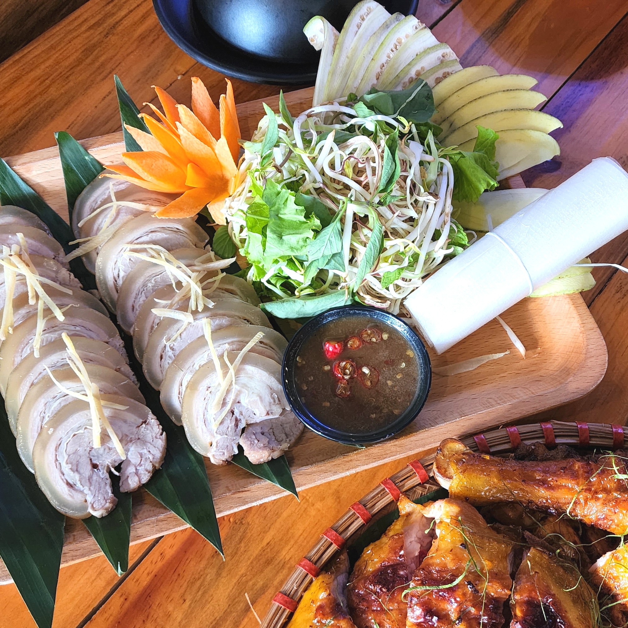 MoMo Beer Garden - Hồ Nghinh