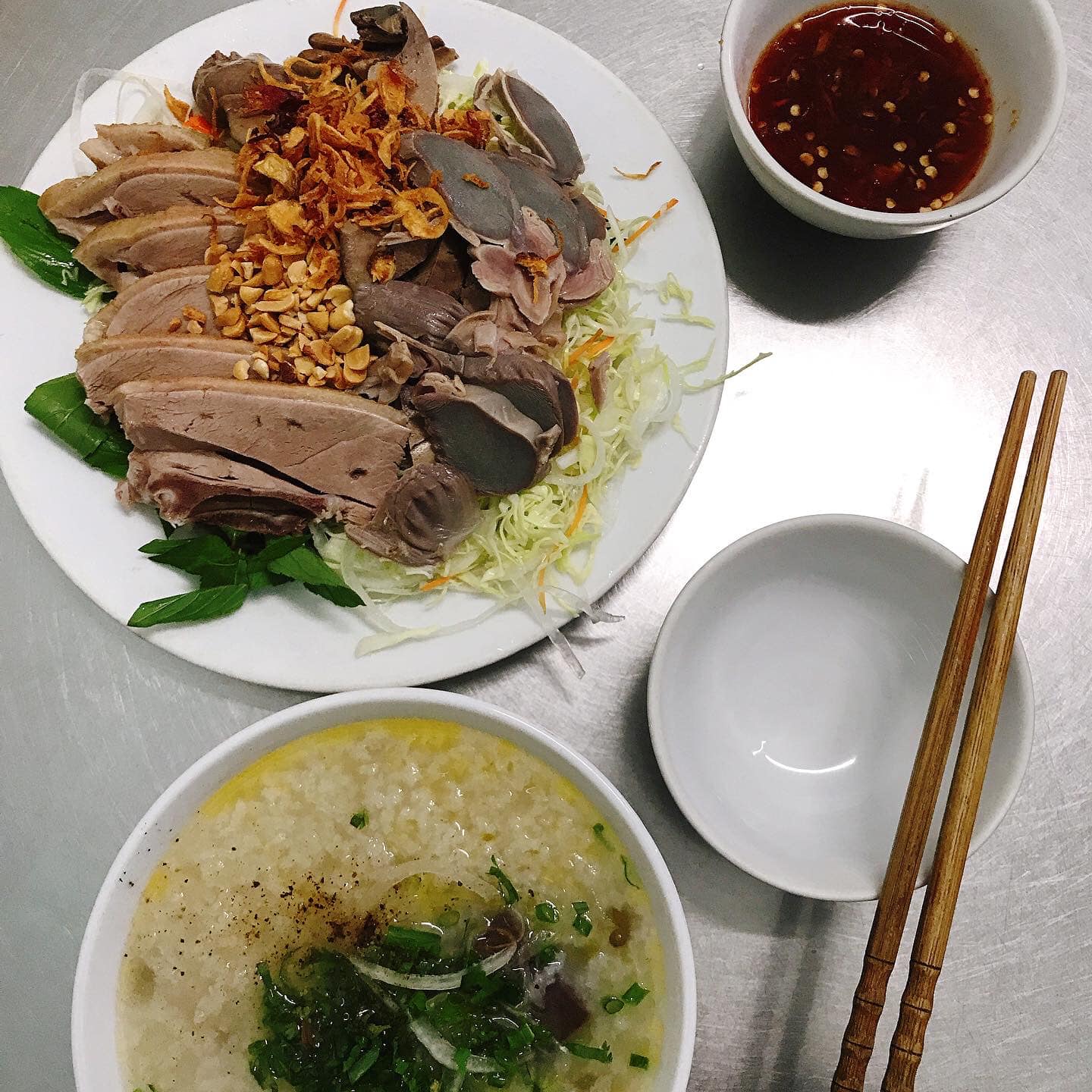 Sumo - Cháo Gỏi Gà & Vịt - Tôn Đản