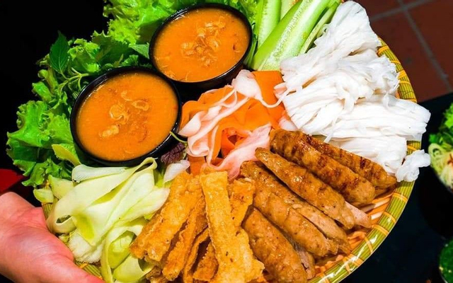 Nem Nướng Neem Sauce - Bạch Đằng