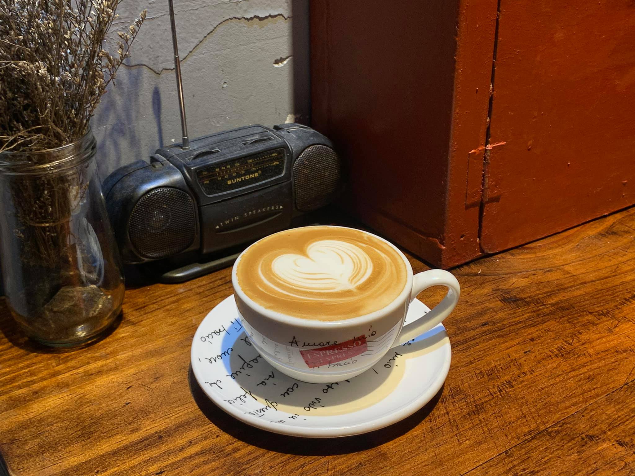 Retro Coffee - Văn Cận