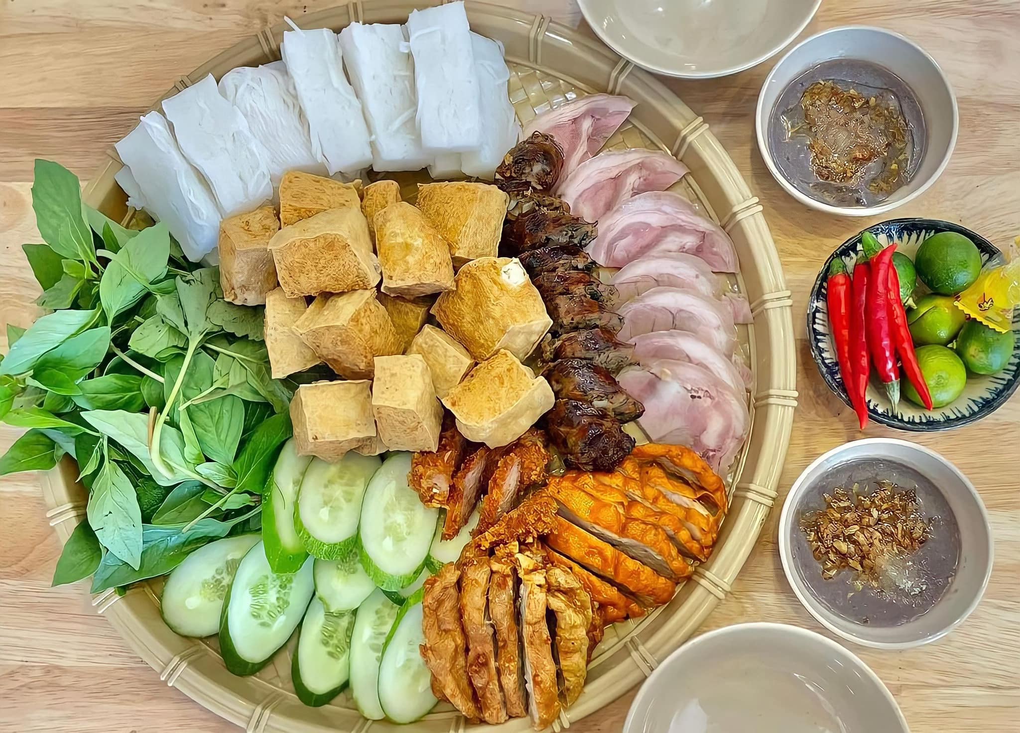 Bún Đậu Mẹt - Lê Văn Lương
