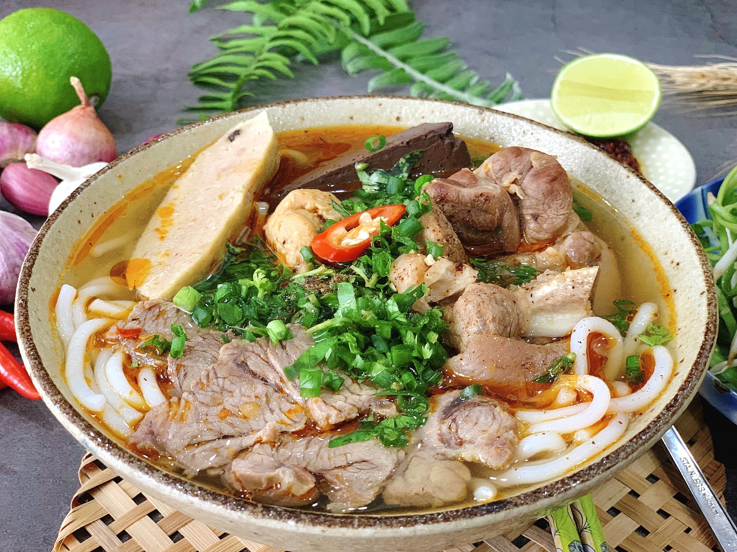 Bún Bò Bà Béo - Võ Oanh