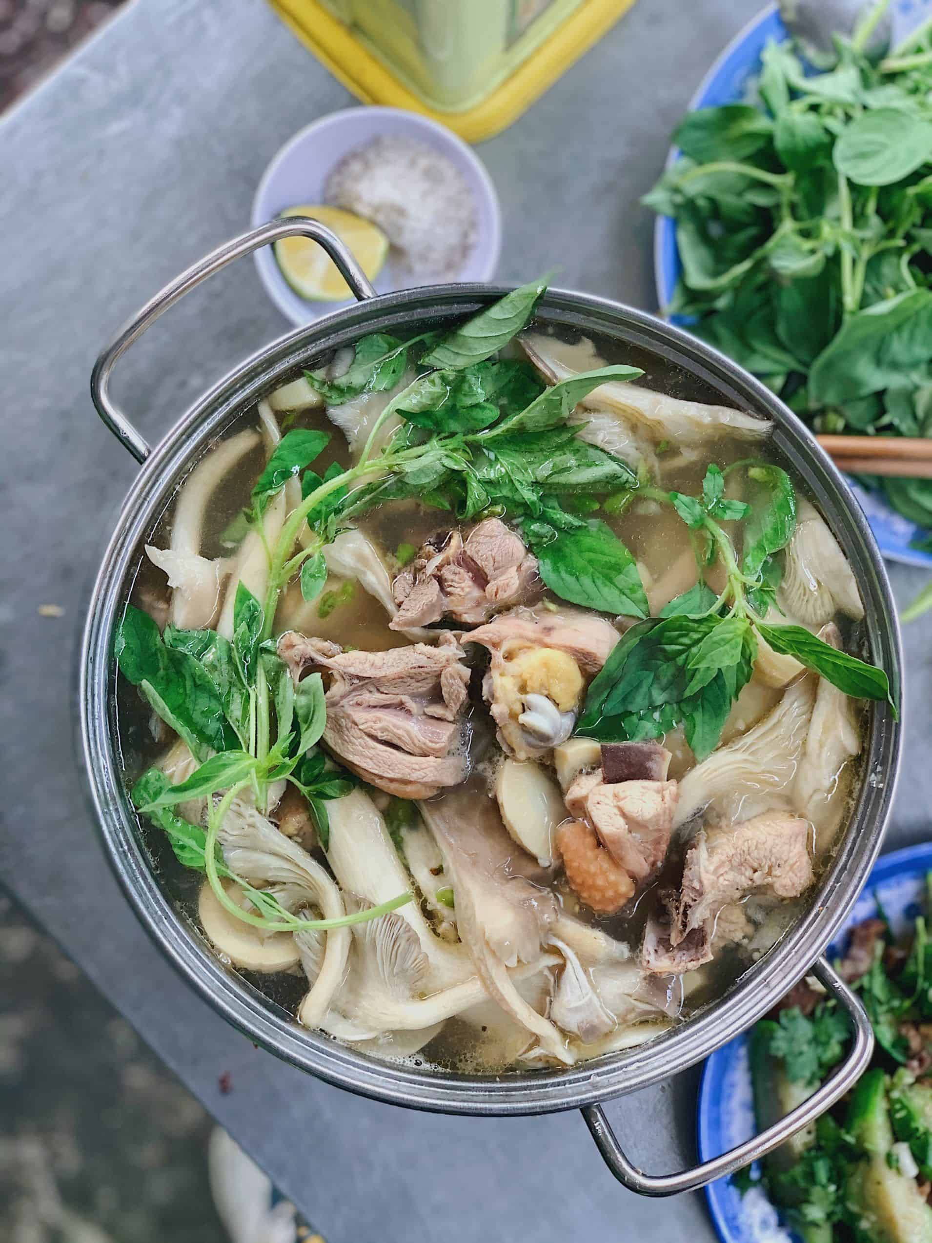 Lẩu Gà Lá É - Man Thiện