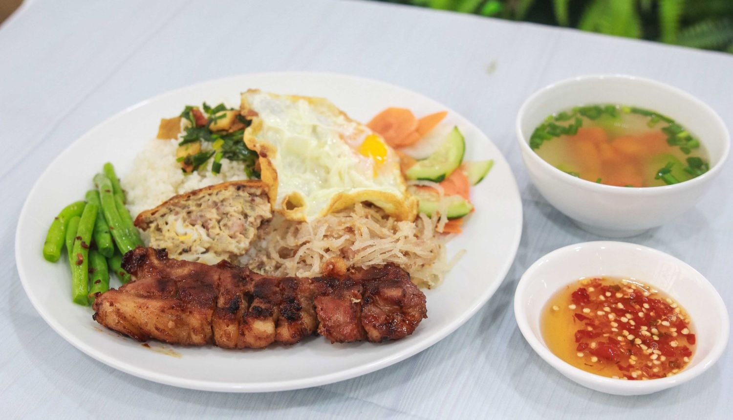 Cơm Văn Phòng - Dương Khuê
