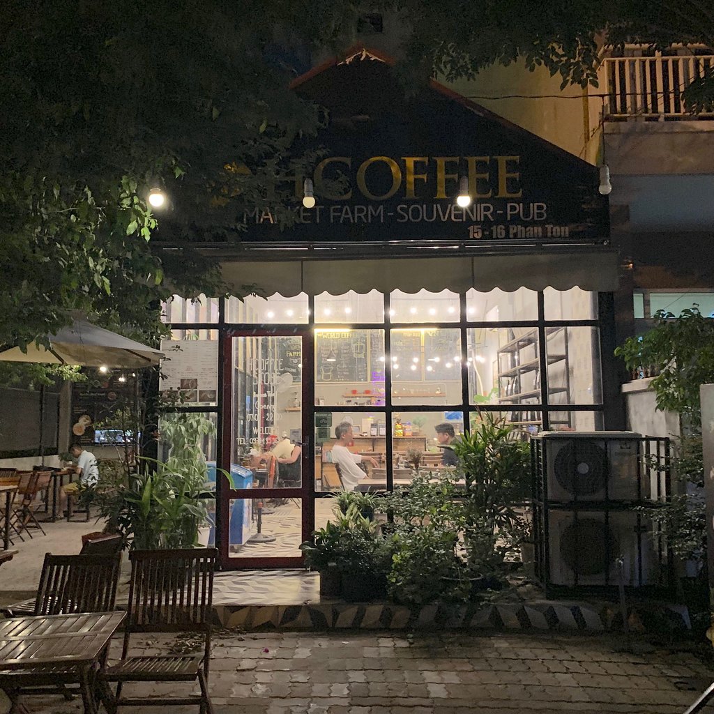 H Coffee - Hoàng Kế Viêm