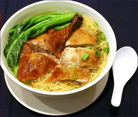 A Sủi - Mì Phá Lấu & Mì Hoành Thánh Xá Xíu - Cô Giang