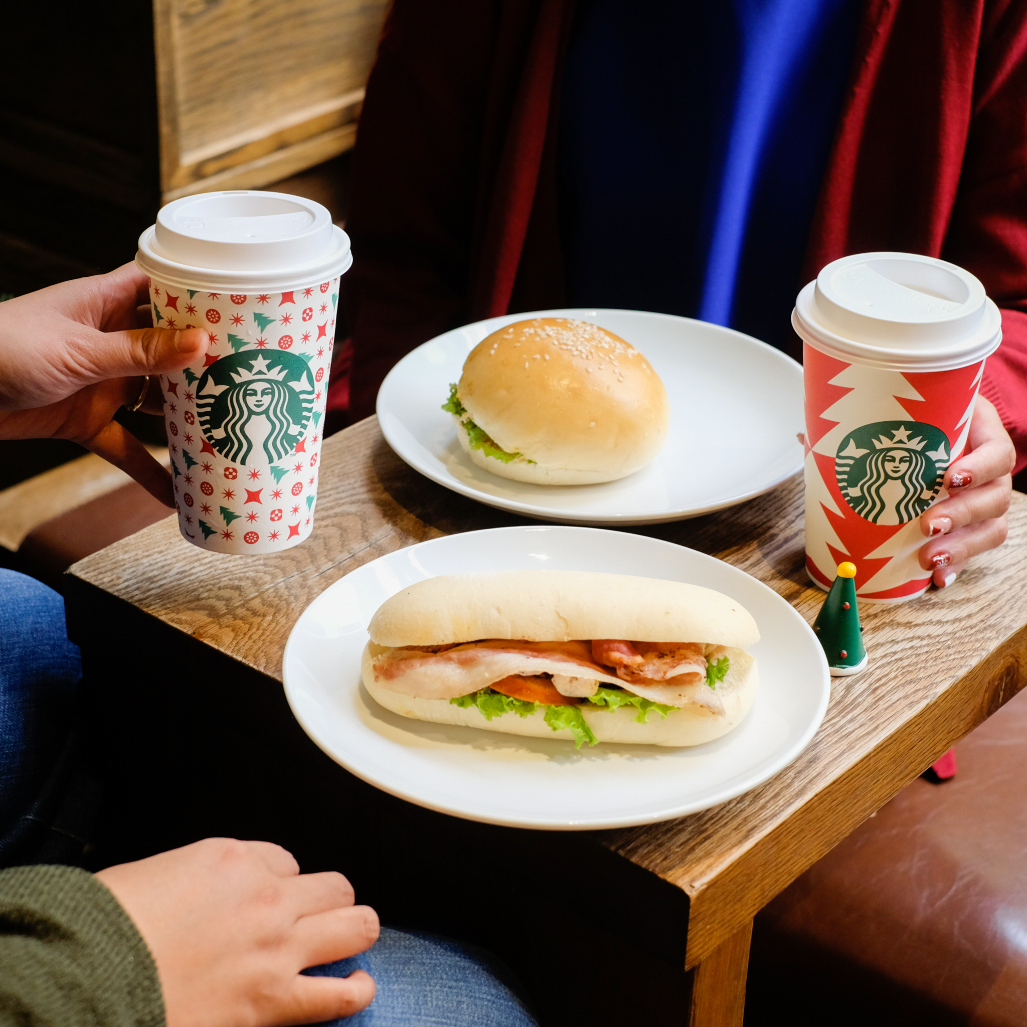 Starbucks Saigon Pearl - Nguyễn Hữu Cảnh