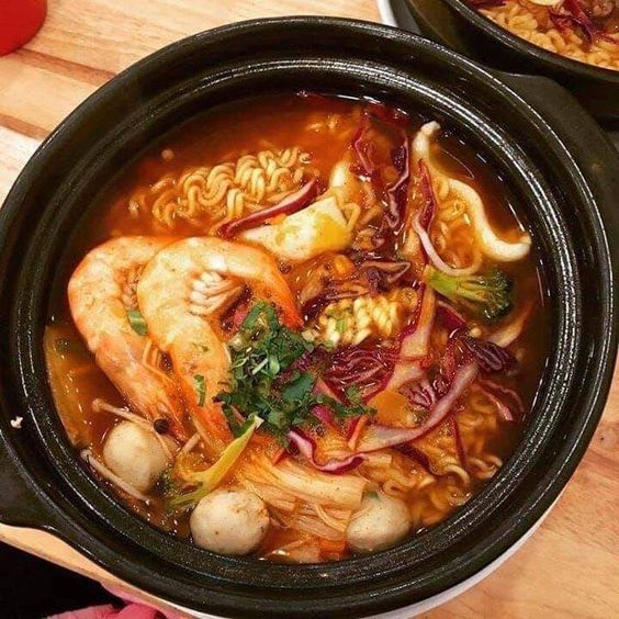 Abe Tiệm Mì Cay - Hoàng Sa