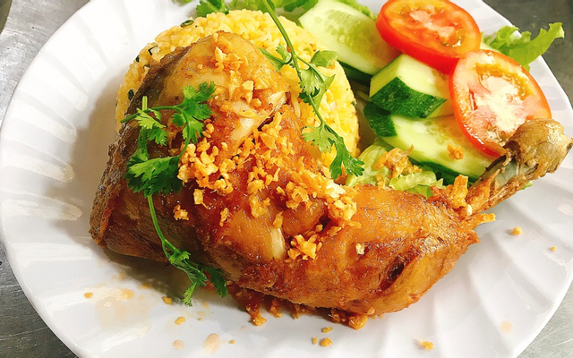 Cơm Gà Xối Mỡ Nhà Táo - Hương Lộ 2