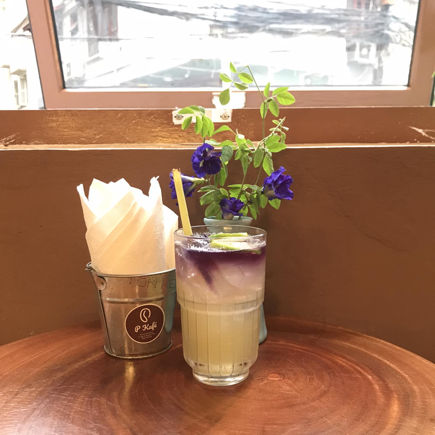 P Kafé - Nguyên Hồng