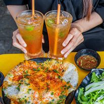 Bánh Ép Mắt Hí - Nguyễn Tất Thành