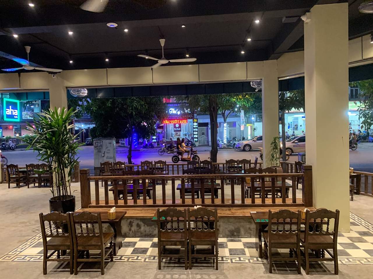 Aha Cafe - Cửa Nam