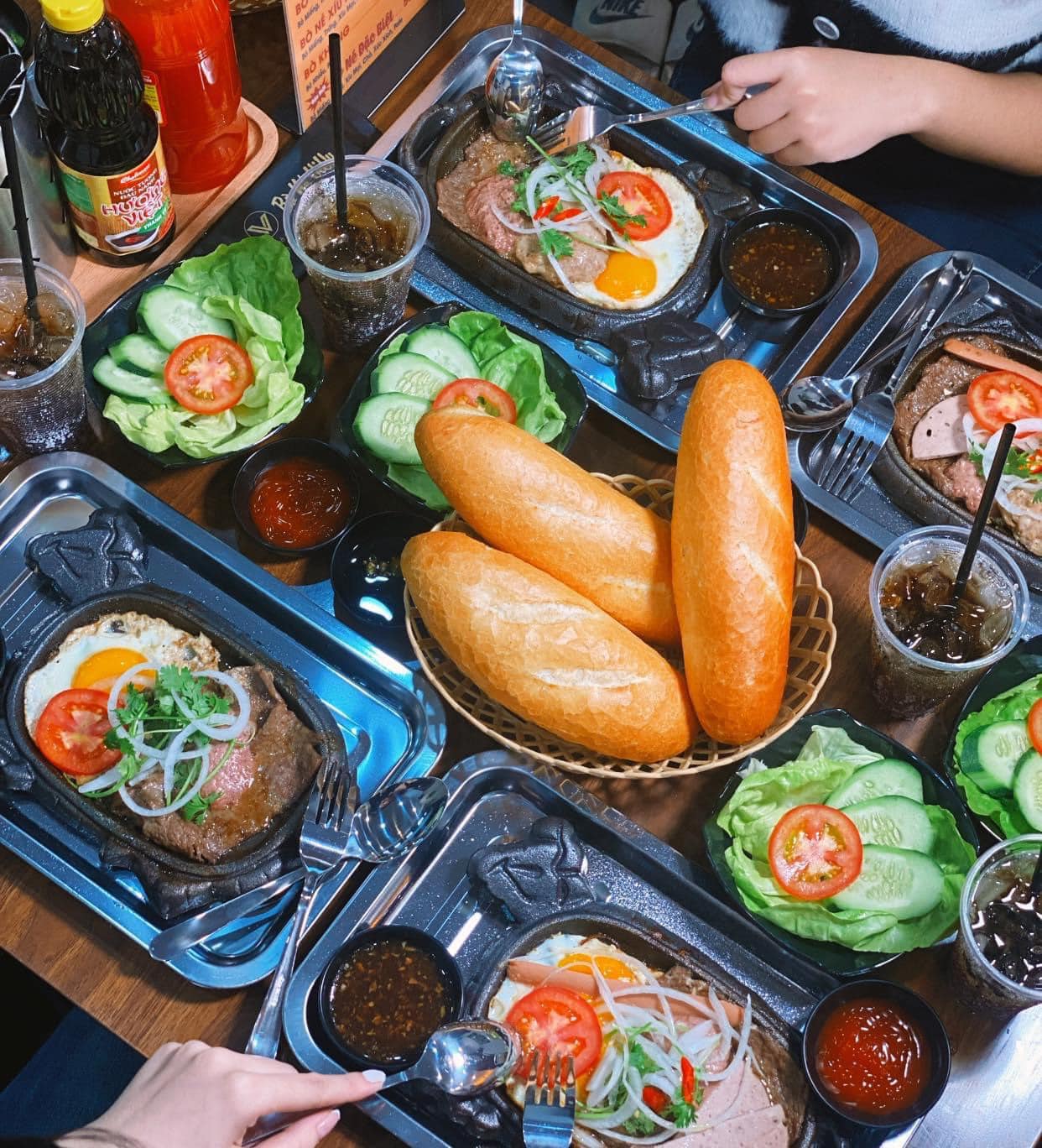 Tik Tak - Bánh Mì Chảo & Bò Né - Bà Hạt