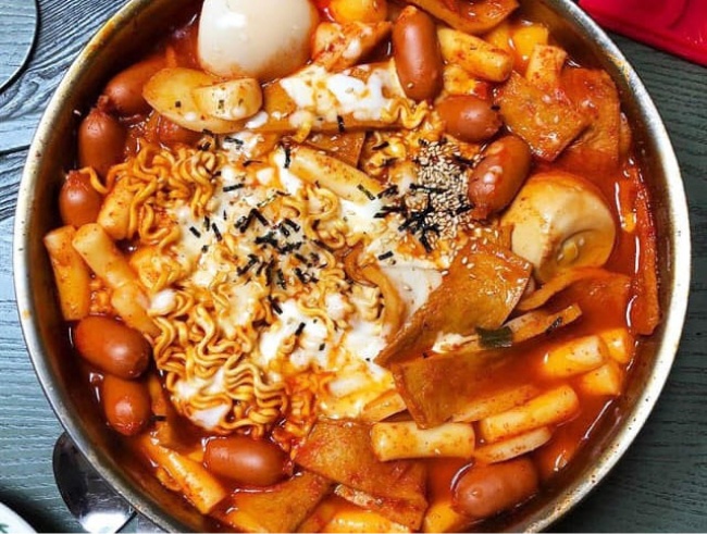 Tiệm Ăn Vặt Ba - Chùa Bộc