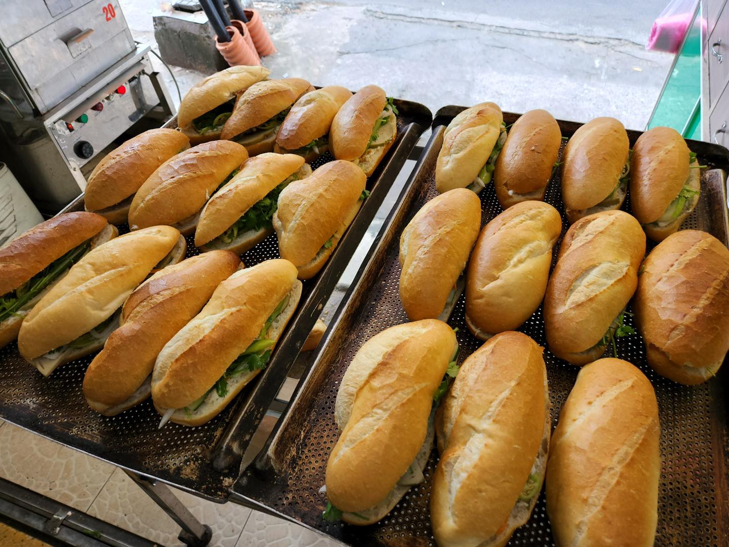 Bánh Mì Cô Út - Đường Số 15