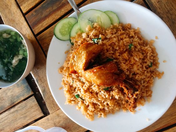 Cơm Gà Xối Mỡ Hương - Đường Số 29