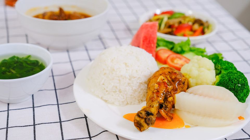 Cơm Chiên Gà Xối Mỡ Anh Vy - Linh Đông