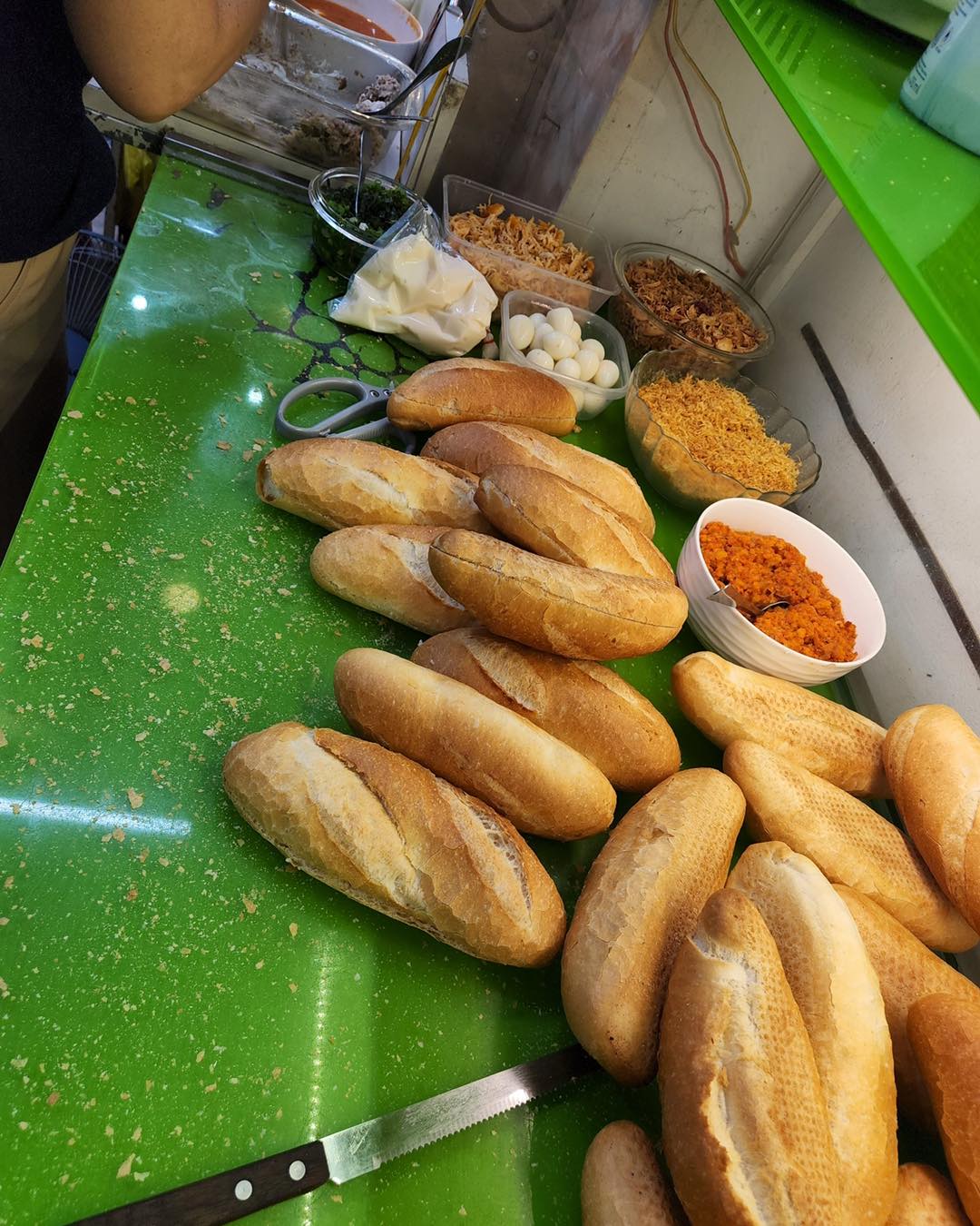 Bánh Mì Cô Út - Đường Số 15