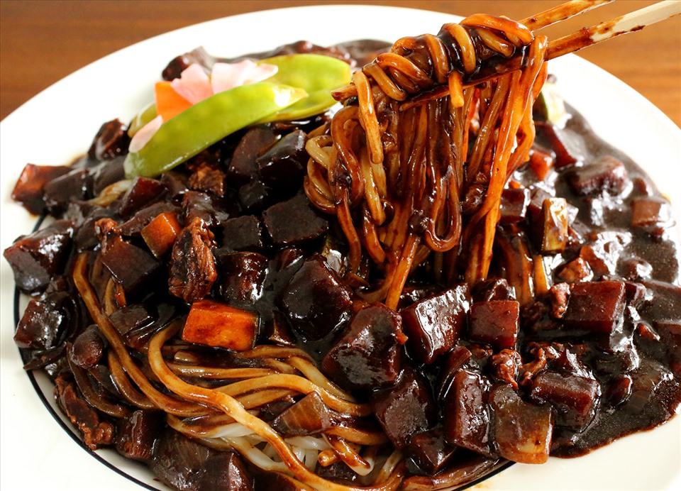 Mì Tương Đen Hakenfu - Trần Hữu Trang