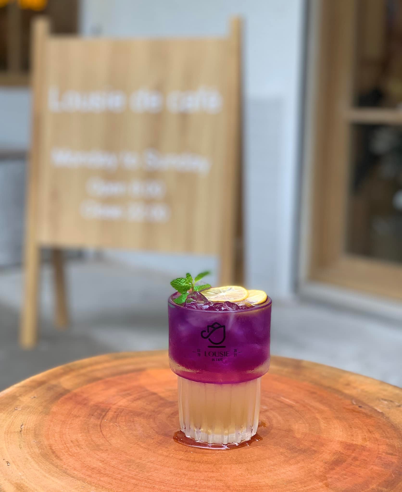 Lousie de Café - Nguyễn Hiền