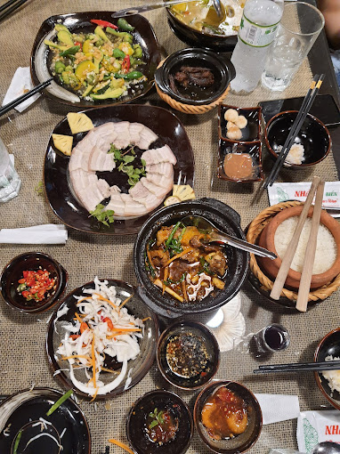 Cơm Niêu Nhà Đỏ - Phạm Văn Đồng