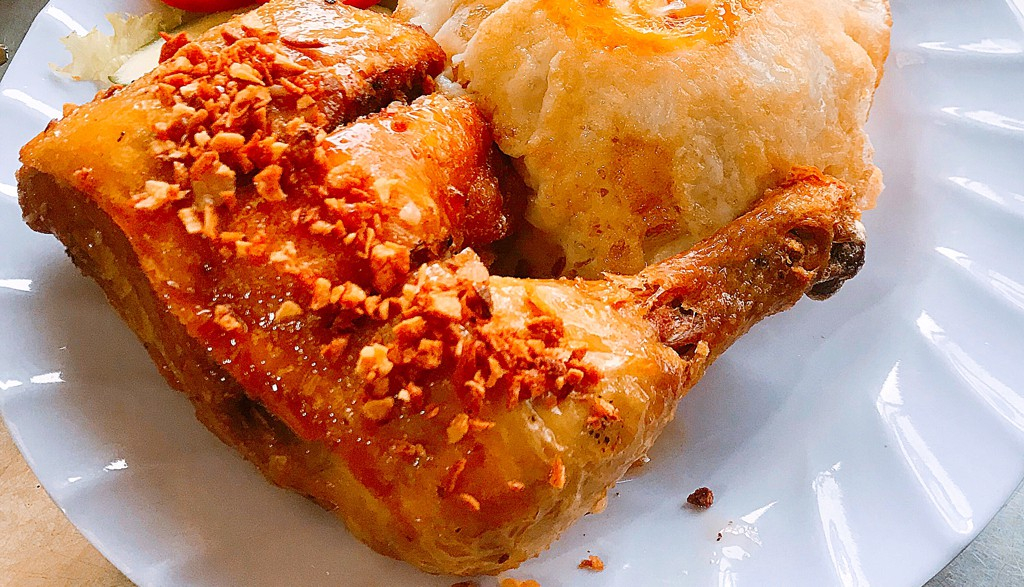 Cơm Gà Xối Mỡ Nhà Táo - Hương Lộ 2
