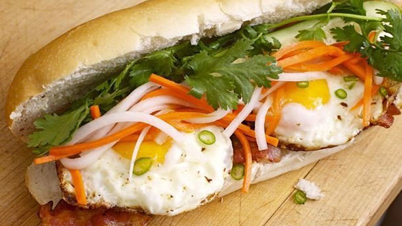 Tiệm Bánh Mì Burger Station - Lê Văn Sỹ