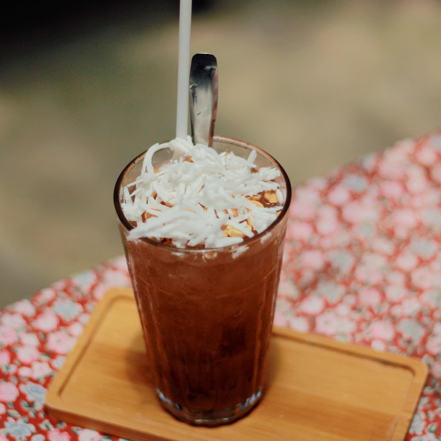 Cafe Bên Hồ - Nguyễn Viết Xuân