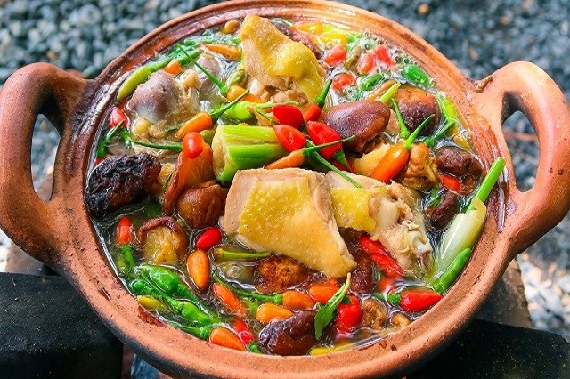Bánh Cuốn Nóng & Gà Tần - Nguyễn Viết Xuân