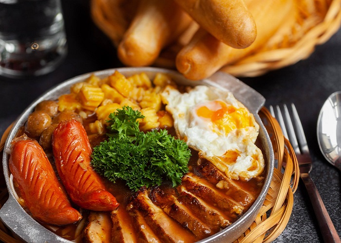Bánh Mì Chảo Thiên - Nguyễn Huệ