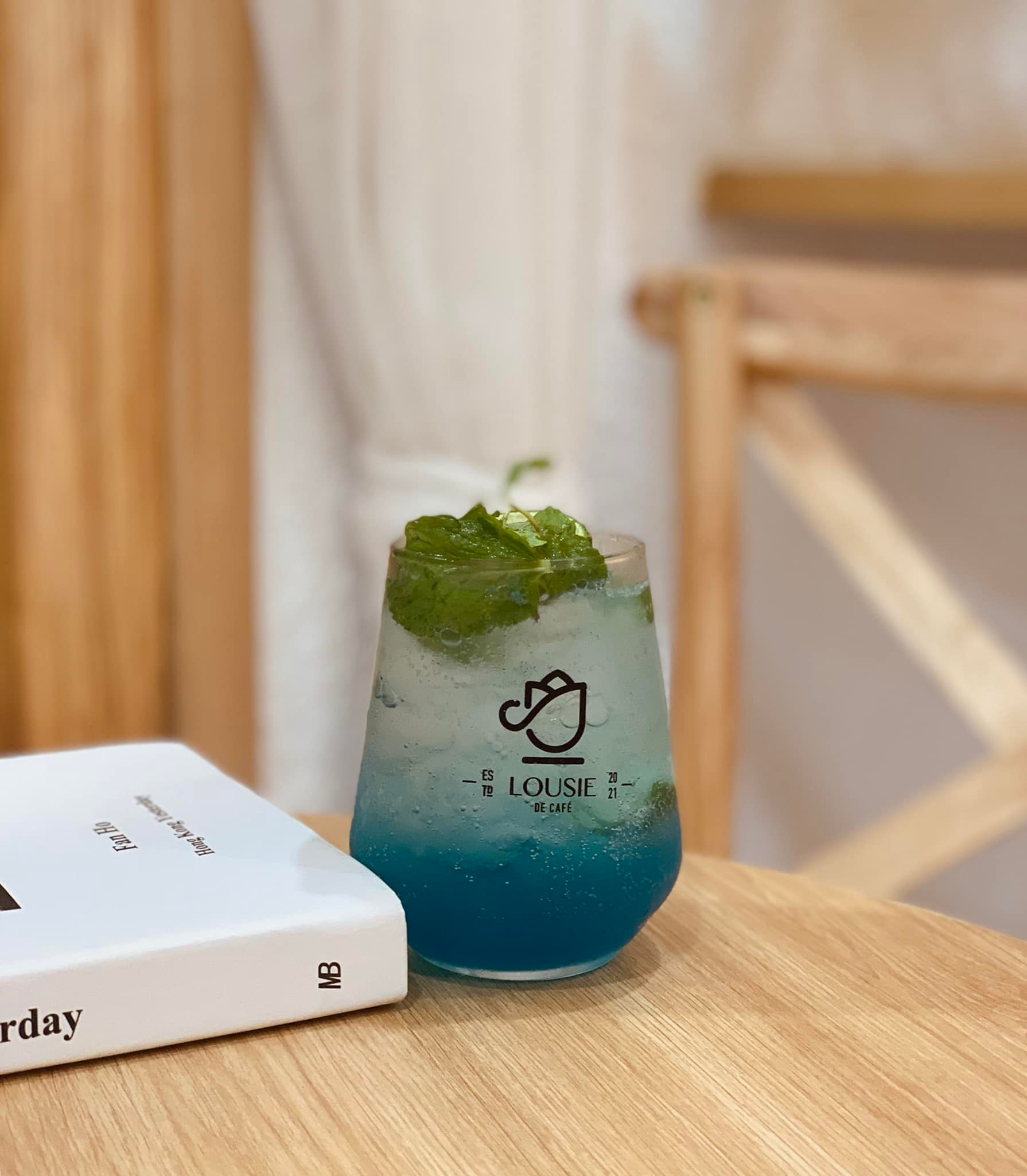 Lousie de Café - Nguyễn Hiền