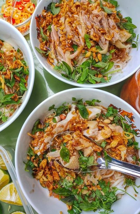 Linh Trang Anh - Phở Gà & Bún Thang - Lê Văn Lương