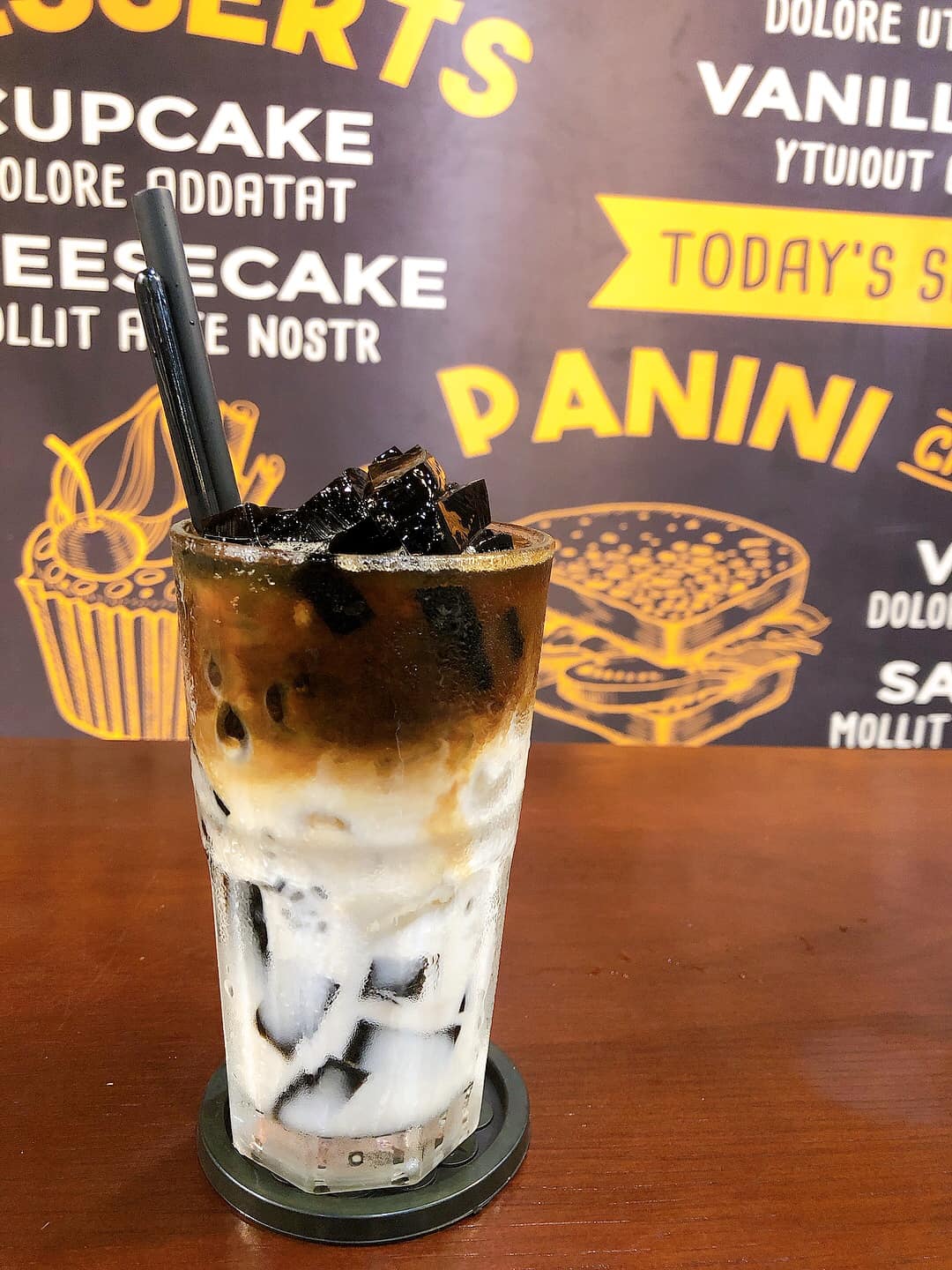ECKO Coffee & Chill - Cà Phê & Beer -Trần Hoàng Na