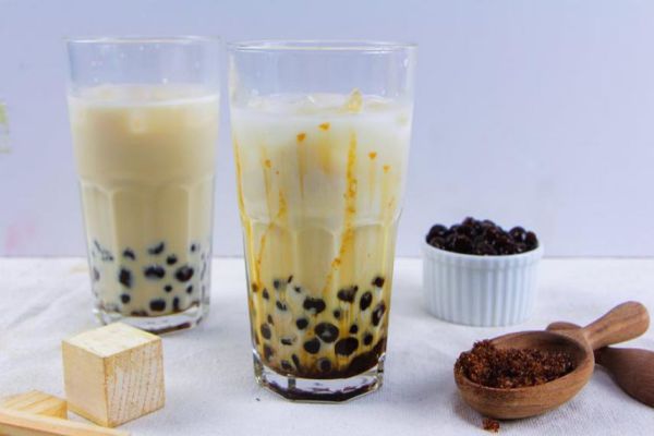 Tiệm Trà Sữa 19+ - Ung Văn Khiêm