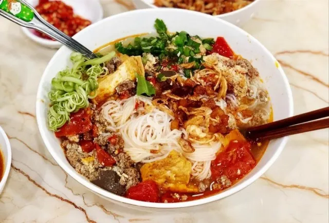 Bún Riêu Cô Vân - Tam Trinh