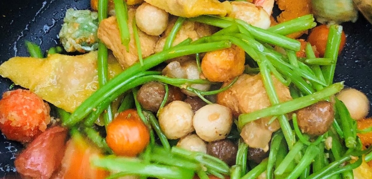 Ăn Vặt Bảo Ngọc - Mì Cay & Nem Chua Rán - Nguyễn Thị Định